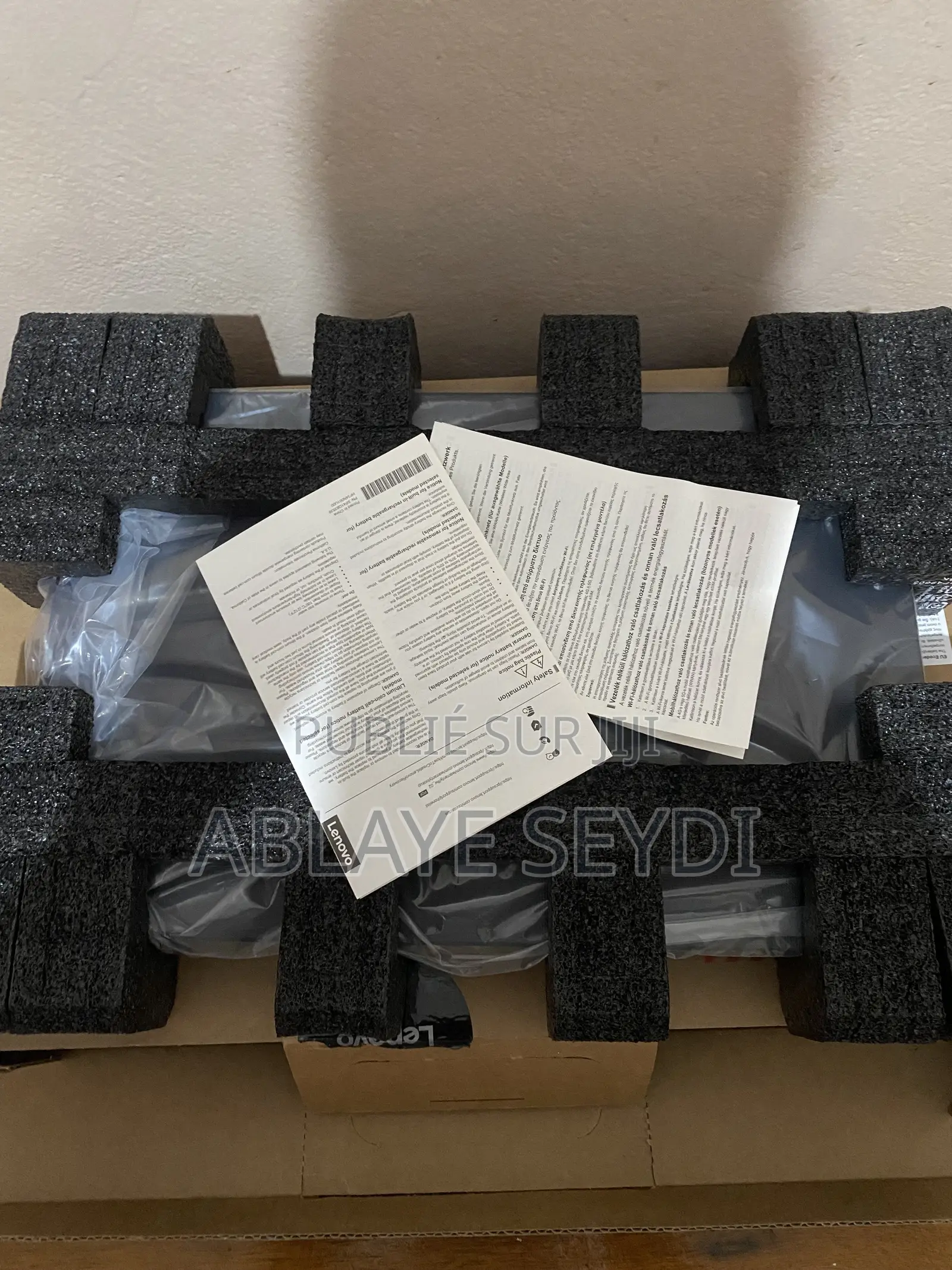 Nouveau Ordinateur portable Lenovo V15 8GB AMD Ryzen 3 SSD 512GB
