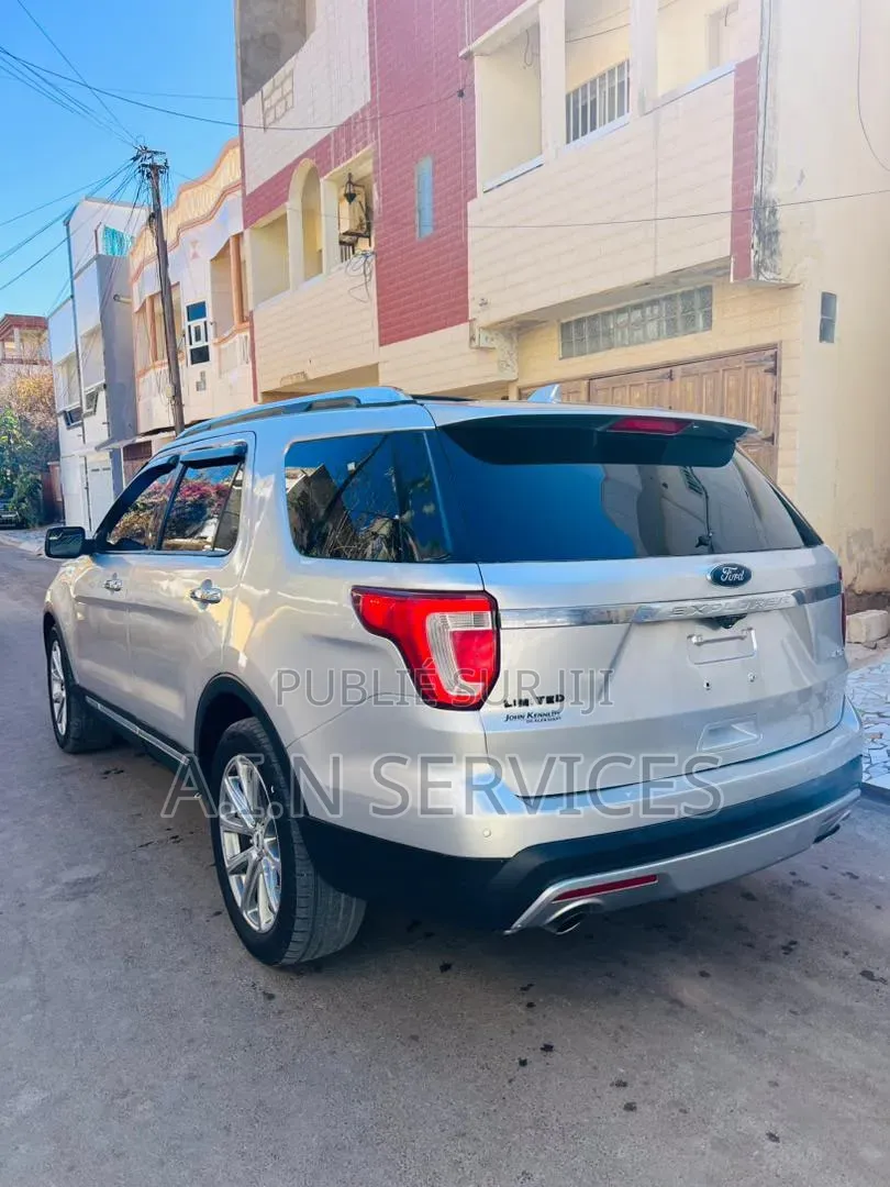 Ford Explorer 2017 Gris