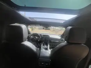Jaguar F-Pace 2017 Bleu