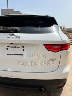 Jaguar F-Pace 2017 Bleu