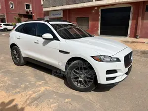 Jaguar F-Pace 2017 Bleu