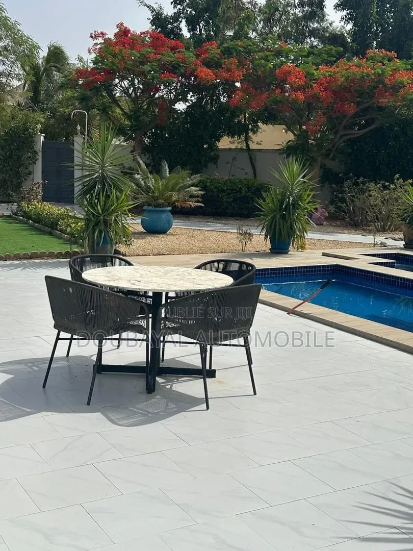 Meublé 7chbre Villa dans Saly, Thiès Sud à Vendre