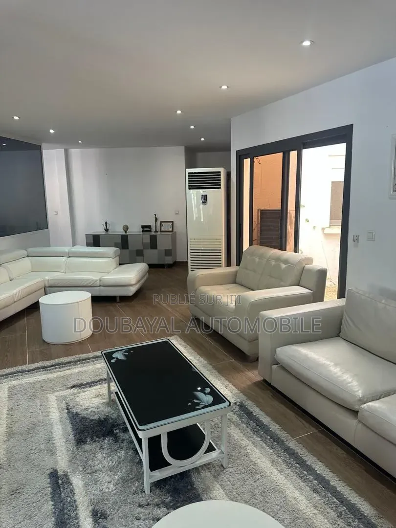 Meublé 7chbre Villa dans Saly, Thiès Sud à Vendre