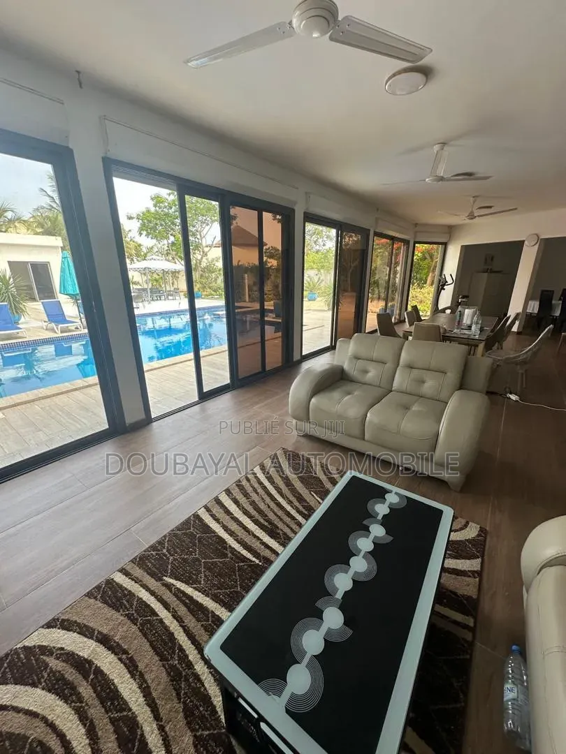 Meublé 7chbre Villa dans Saly, Thiès Sud à Vendre