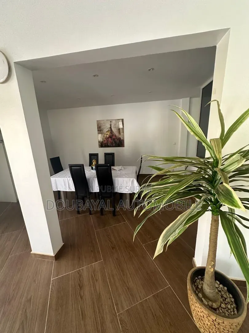 Meublé 7chbre Villa dans Saly, Thiès Sud à Vendre