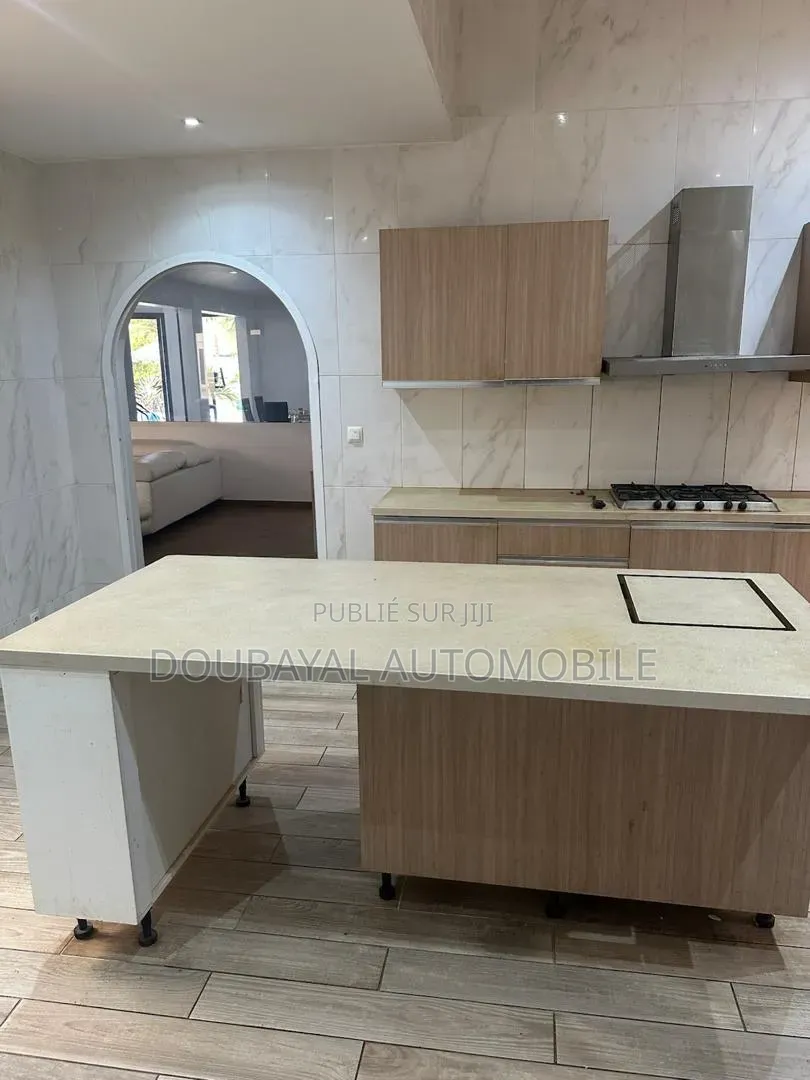 Meublé 7chbre Villa dans Saly, Thiès Sud à Vendre