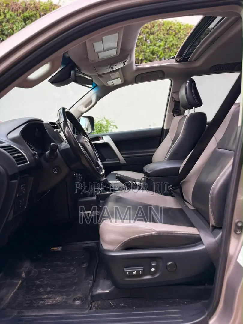 Toyota Land Cruiser 2023 Gris