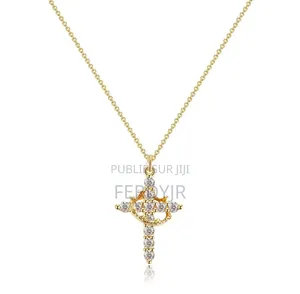 Collier Croix Chrétienne Élégante – Brillant en Strass Avec Livraison