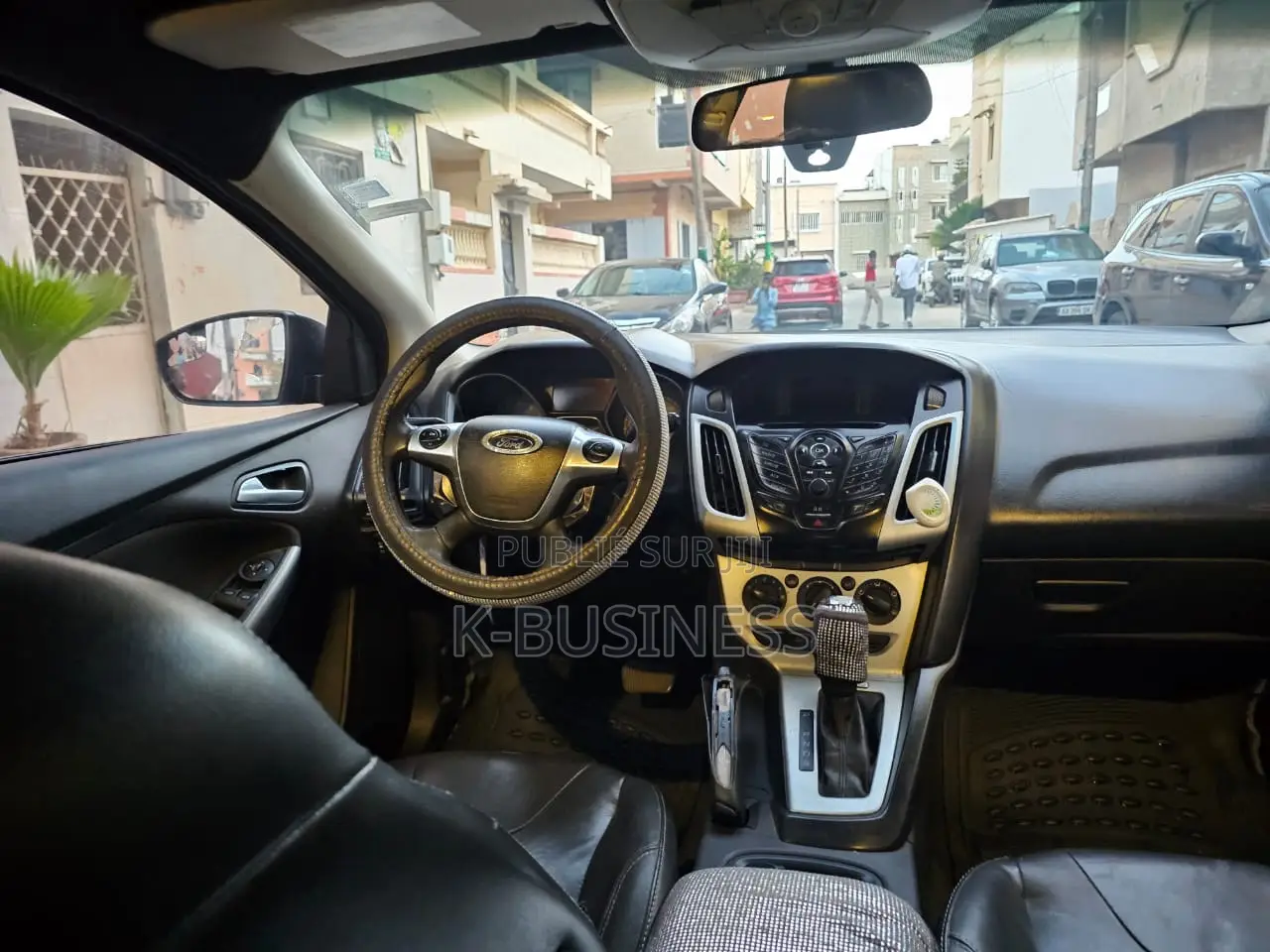 Ford Focus S Sedan FWD (2.0L 4cyl 5M) 2013 Vert