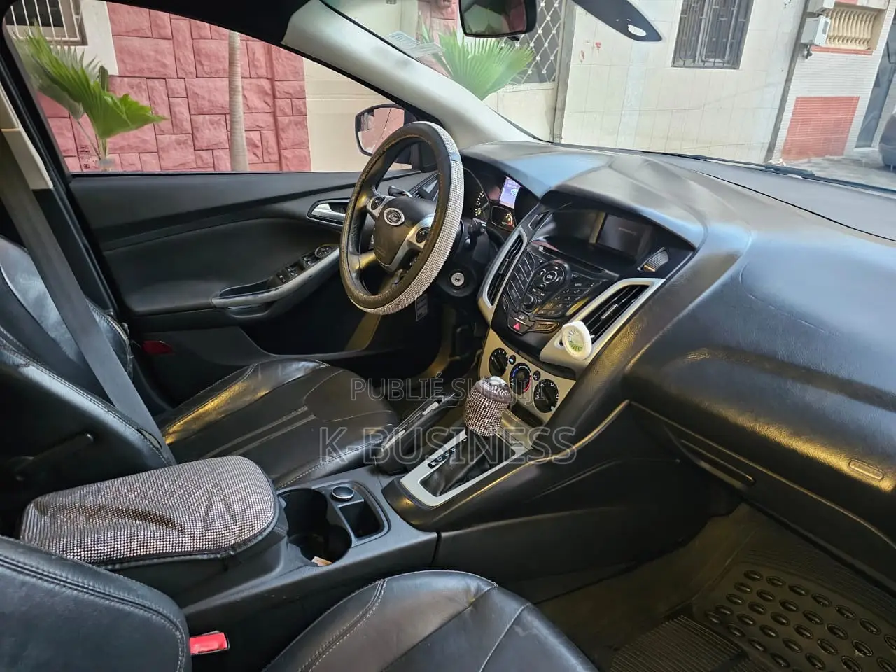 Ford Focus S Sedan FWD (2.0L 4cyl 5M) 2013 Vert