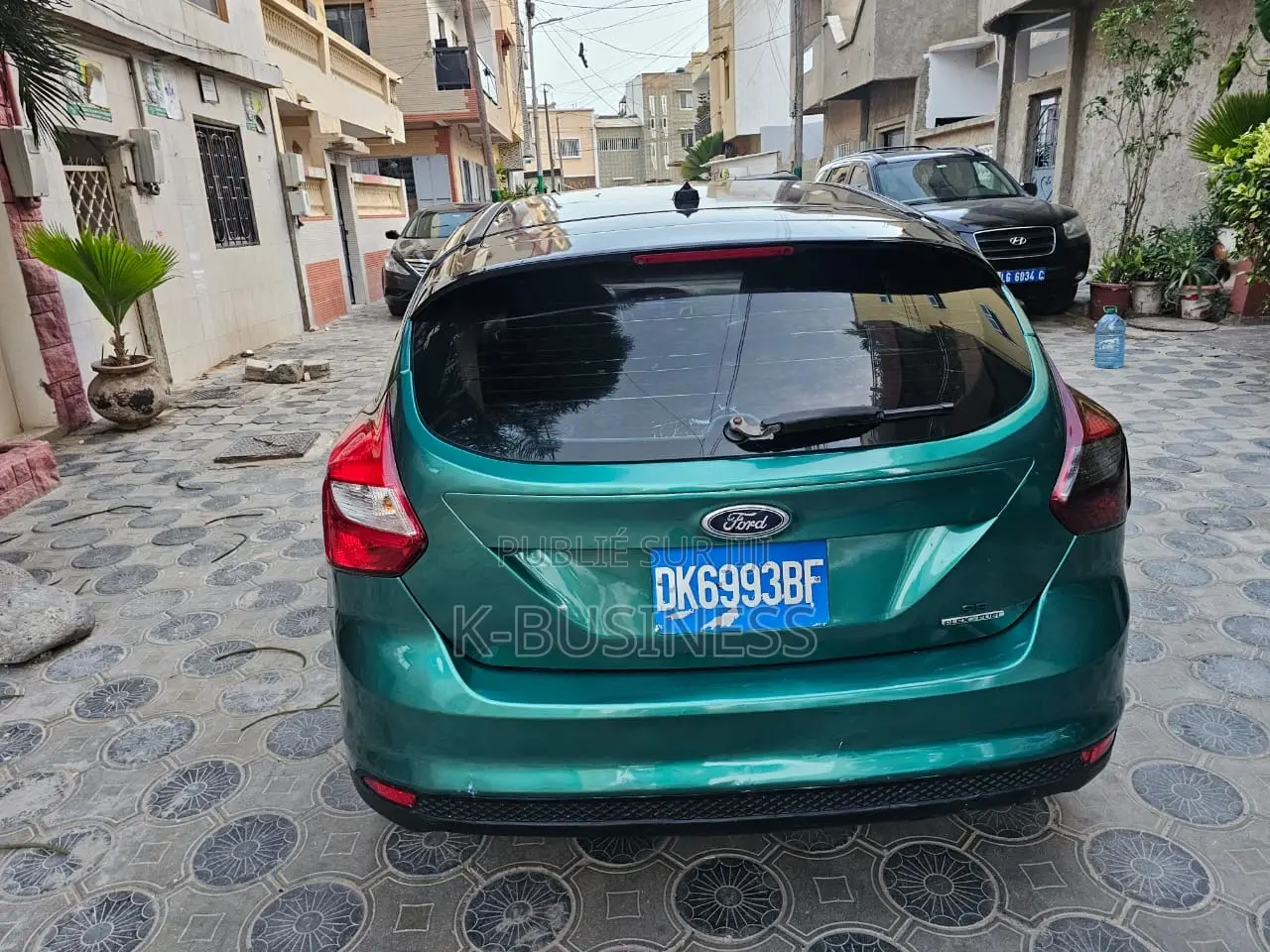 Ford Focus S Sedan FWD (2.0L 4cyl 5M) 2013 Vert
