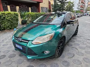 Ford Focus S Sedan FWD (2.0L 4cyl 5M) 2013 Vert