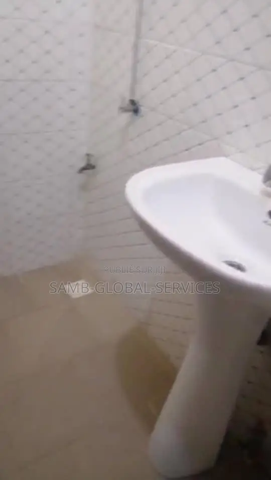 1chbre Chambre et salon dans Ouakam à Louer