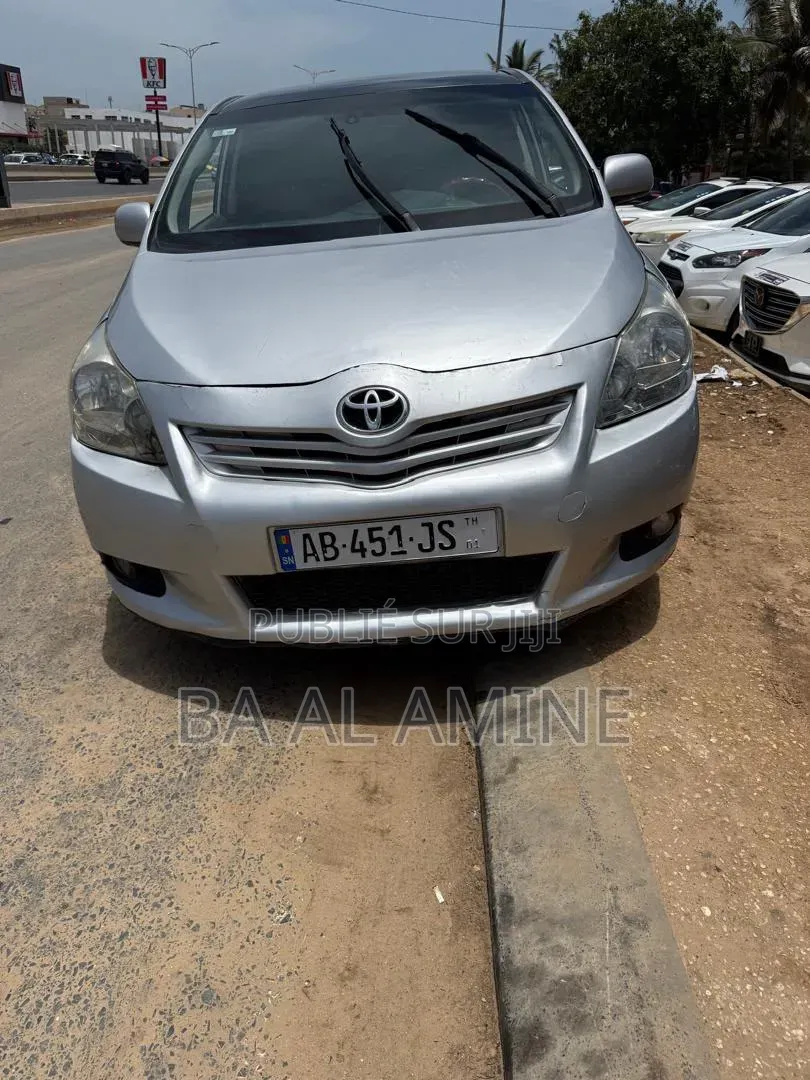 Toyota Verso 2012 Gris