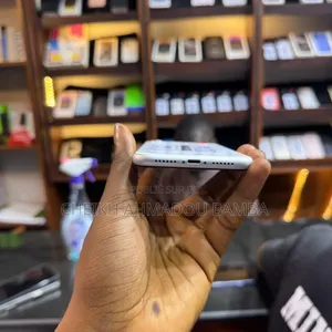 Nouveau Apple iPhone XR 64 GB Blanc