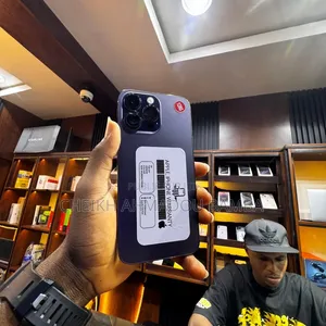 Nouveau Apple iPhone 14 Pro Max 128 GB Violet
