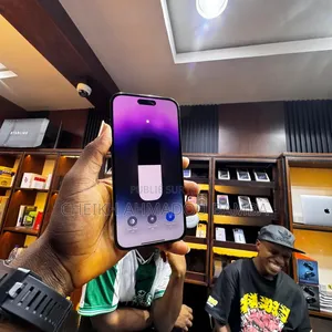 Nouveau Apple iPhone 14 Pro Max 128 GB Violet
