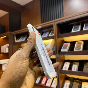 Nouveau Apple iPhone 12 64 GB Blanc