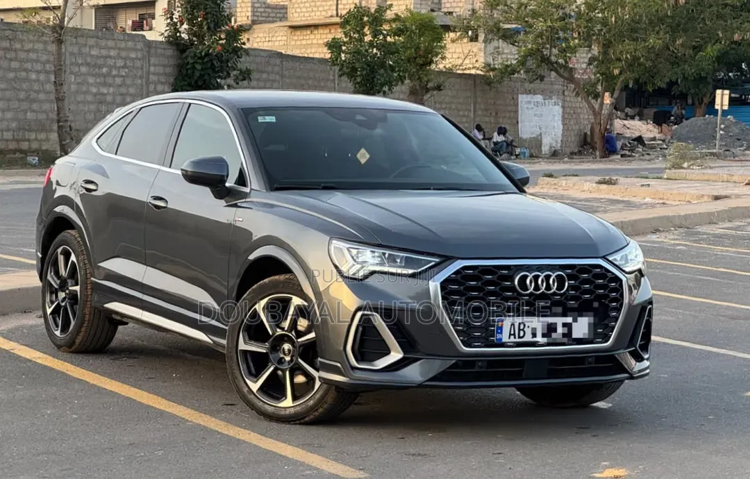 Audi Q3 2023 Gris