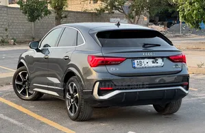 Audi Q3 2023 Gris