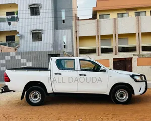 Toyota Hilux 2023 Blanc