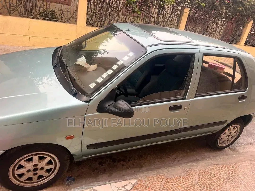 Renault Clio 2010 Vert