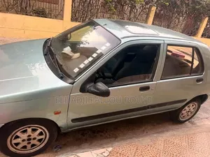 Renault Clio 2010 Vert