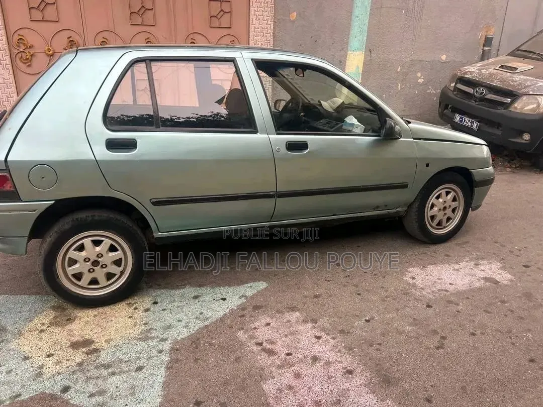 Renault Clio 2010 Vert