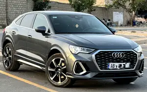 Audi Q3 2023 Gris