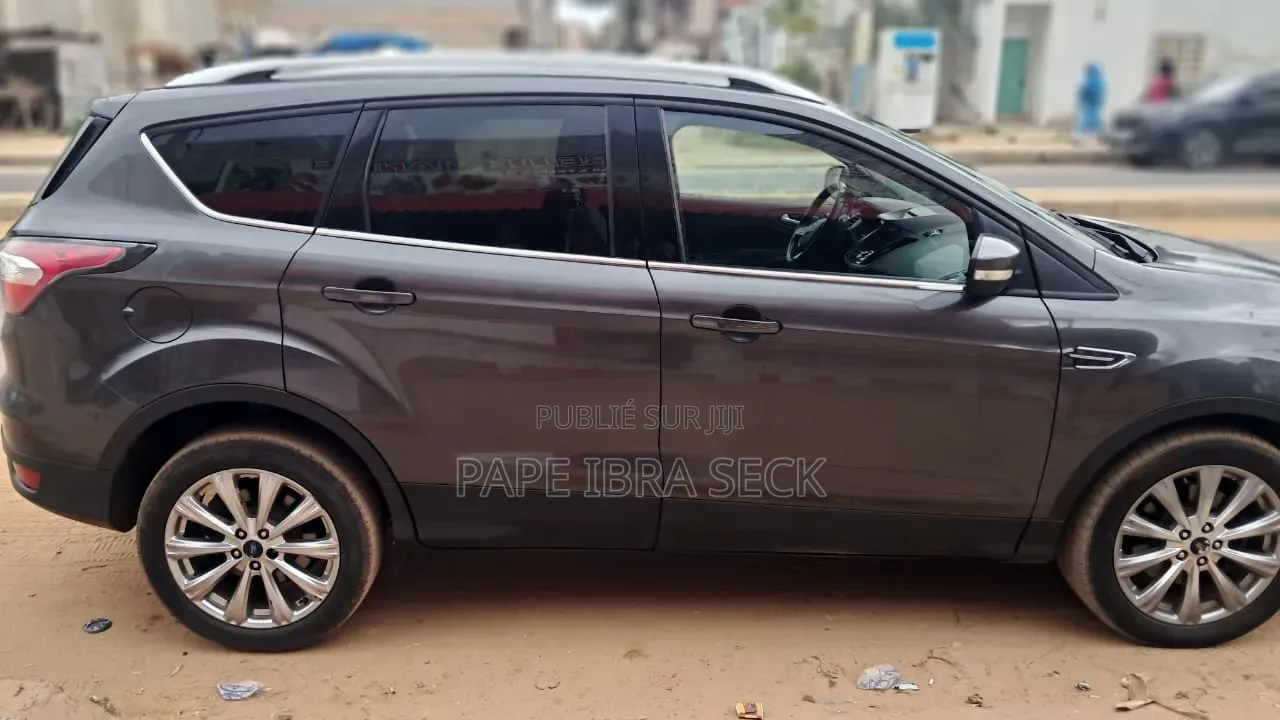 Ford Escape Titanium 4x4 2017 Gris