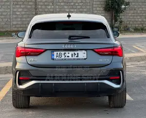 Audi Q3 2023 Gris