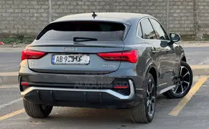 Audi Q3 2023 Gris