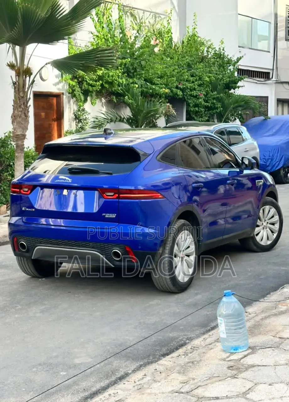 Jaguar E-Pace 2021 Bleu