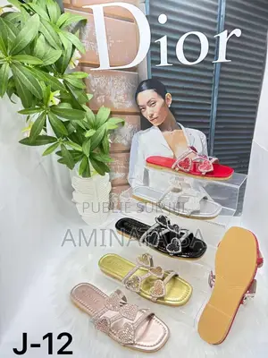 Vente De Chaussures Pour Dame Très Classe Et Confortable
