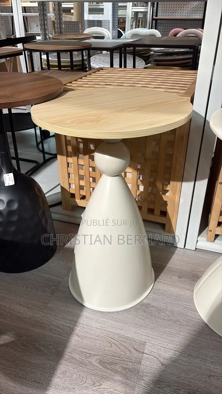 Table D’Appoint / Bout De Canapé Design Sculptural (Blanc Crème)