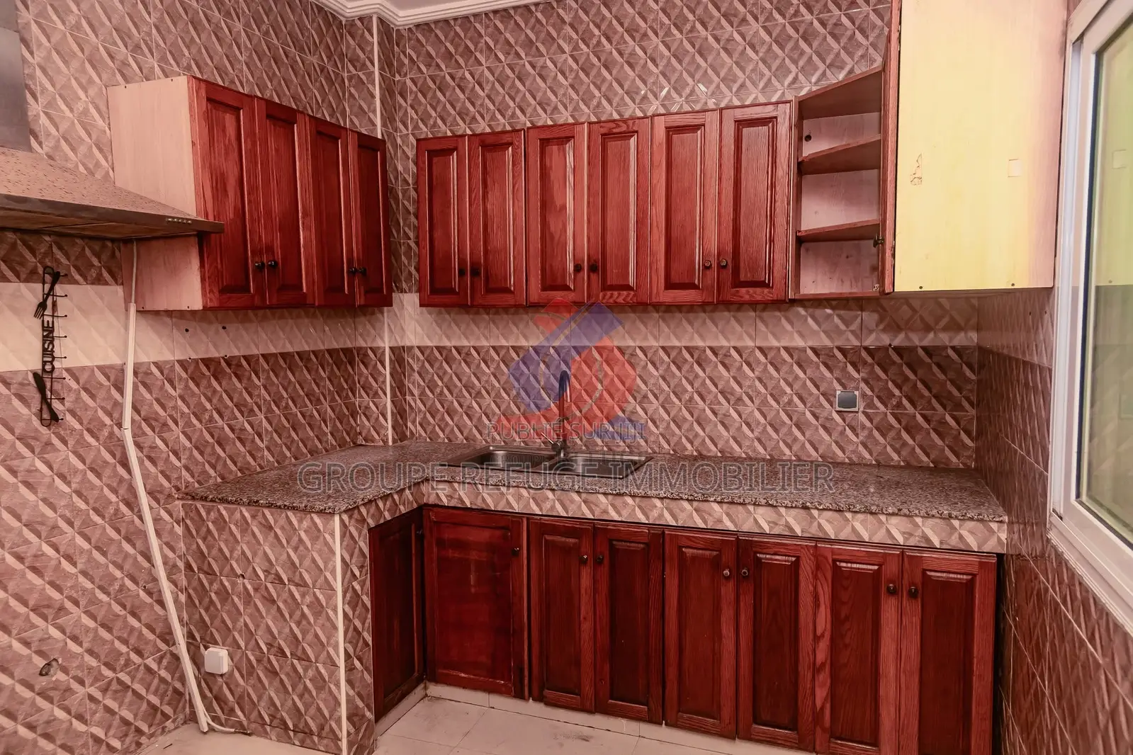 5chbre Appartement dans Groupe Refuge, Yoff à Louer
