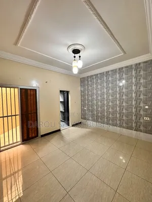 3chbre Appartement dans Ouest Foire, Yoff à Louer
