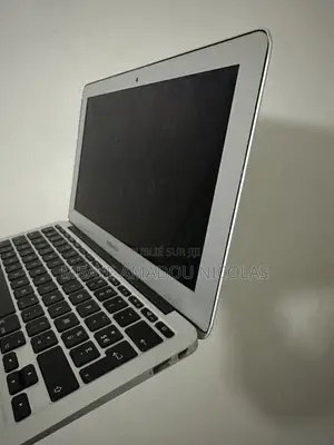 Ordinateur portable Apple MacBook Air 2015 8GB Intel SSD 128GB