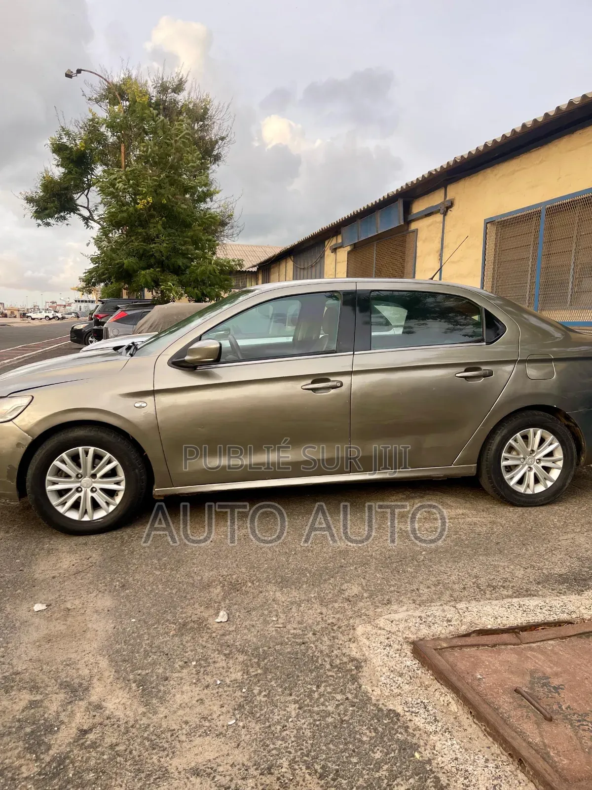 Peugeot 301 2016 Gris