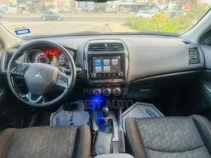 Mitsubishi Outlander 2022 Marron