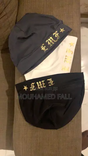 Bonnet De La Marque EMF