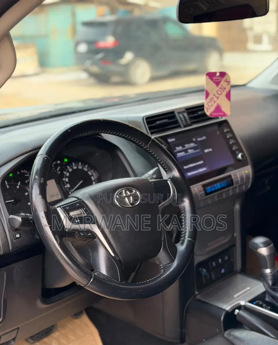 Toyota Land Cruiser Prado 2023 Noir