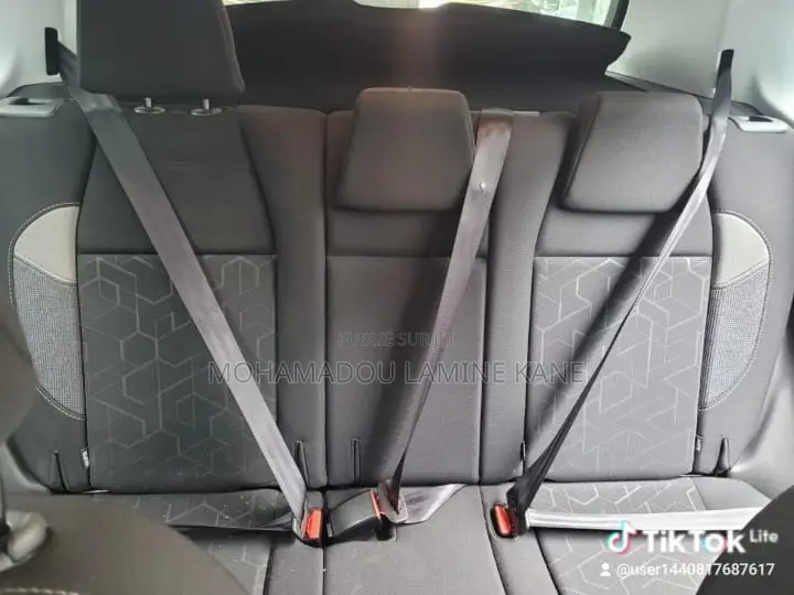 Peugeot 2008 2019 Gris