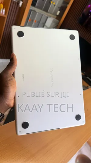 Nouveau Apple MacBook Pro 2023 M2 16GB Apple M2 SSD 1T