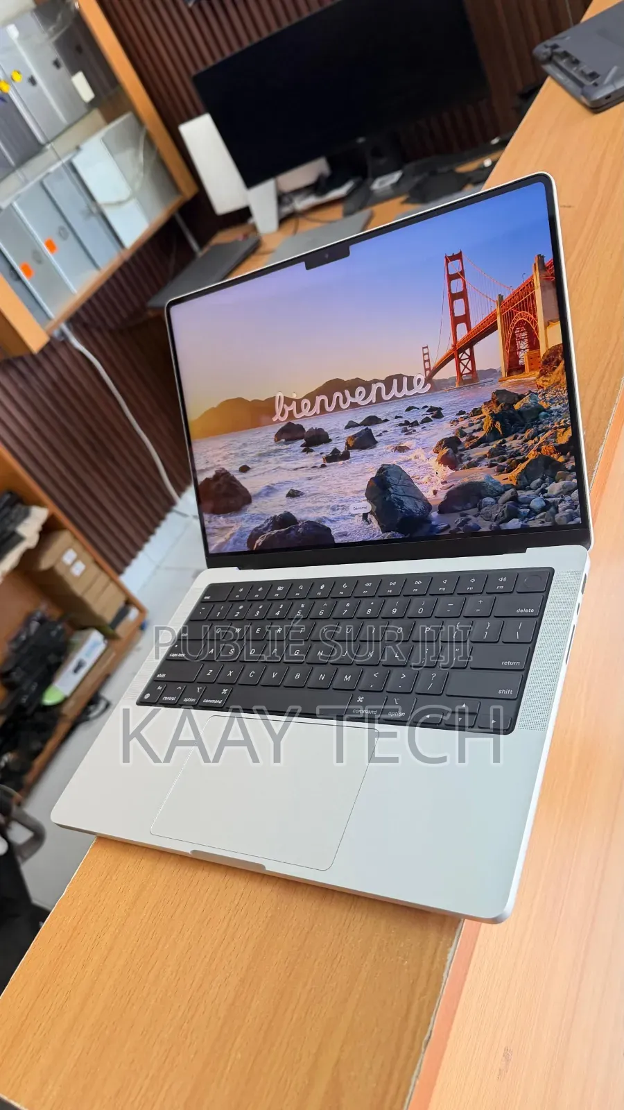 Nouveau Apple MacBook Pro 2023 M2 16GB Apple M2 SSD 1T