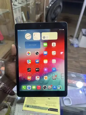 Nouveau Apple iPad Wi-Fi 32 GB Gris