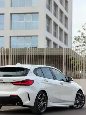 BMW 120i 2022 Blanc