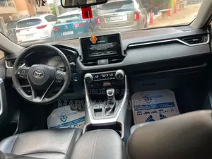 Toyota RAV4 2020 Gris