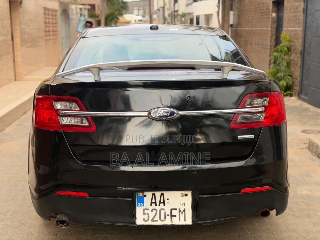 Ford Taurus 2015 Noir
