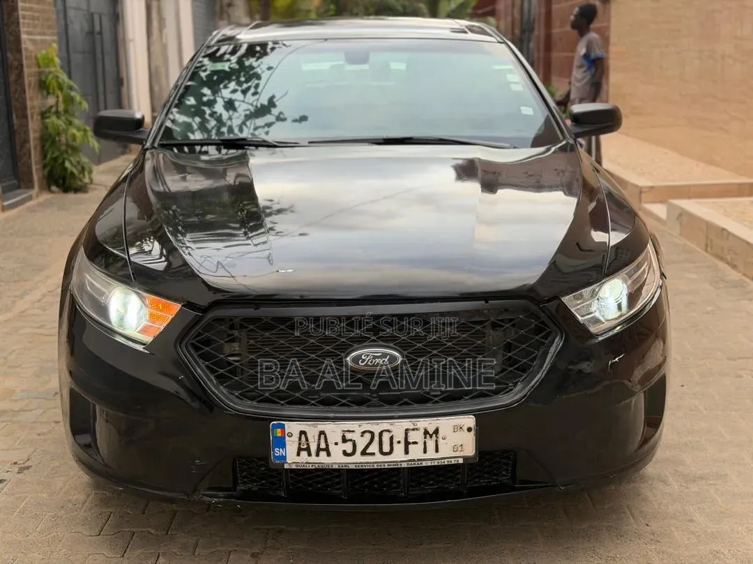 Ford Taurus 2015 Noir